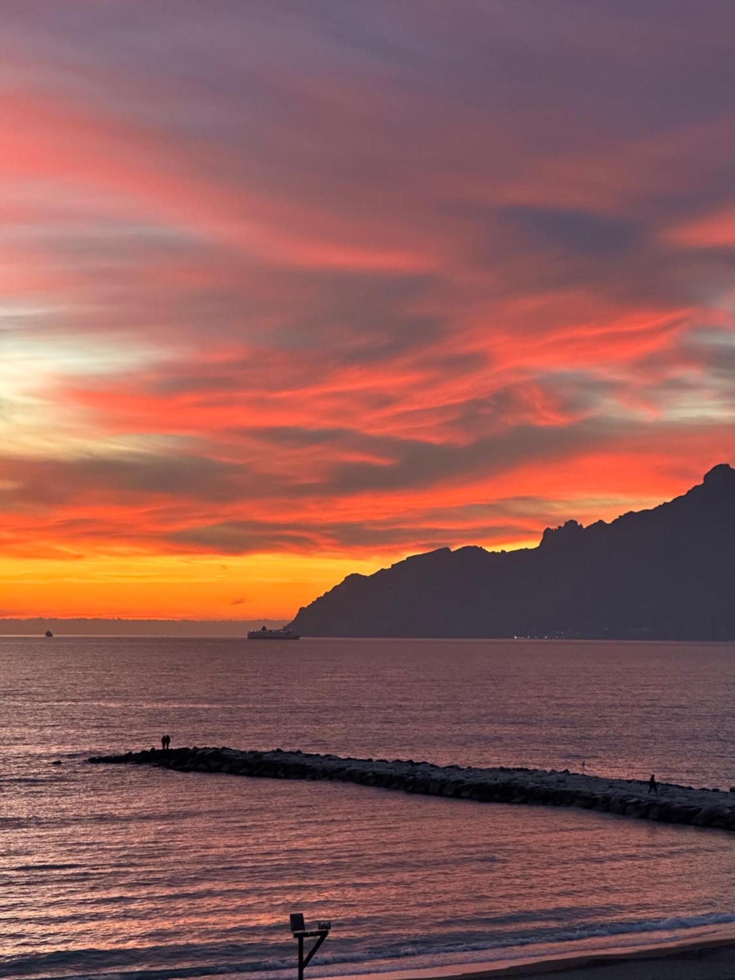 Cas' A Mare - Beachfront Luxury Suites Salerno Esterno foto