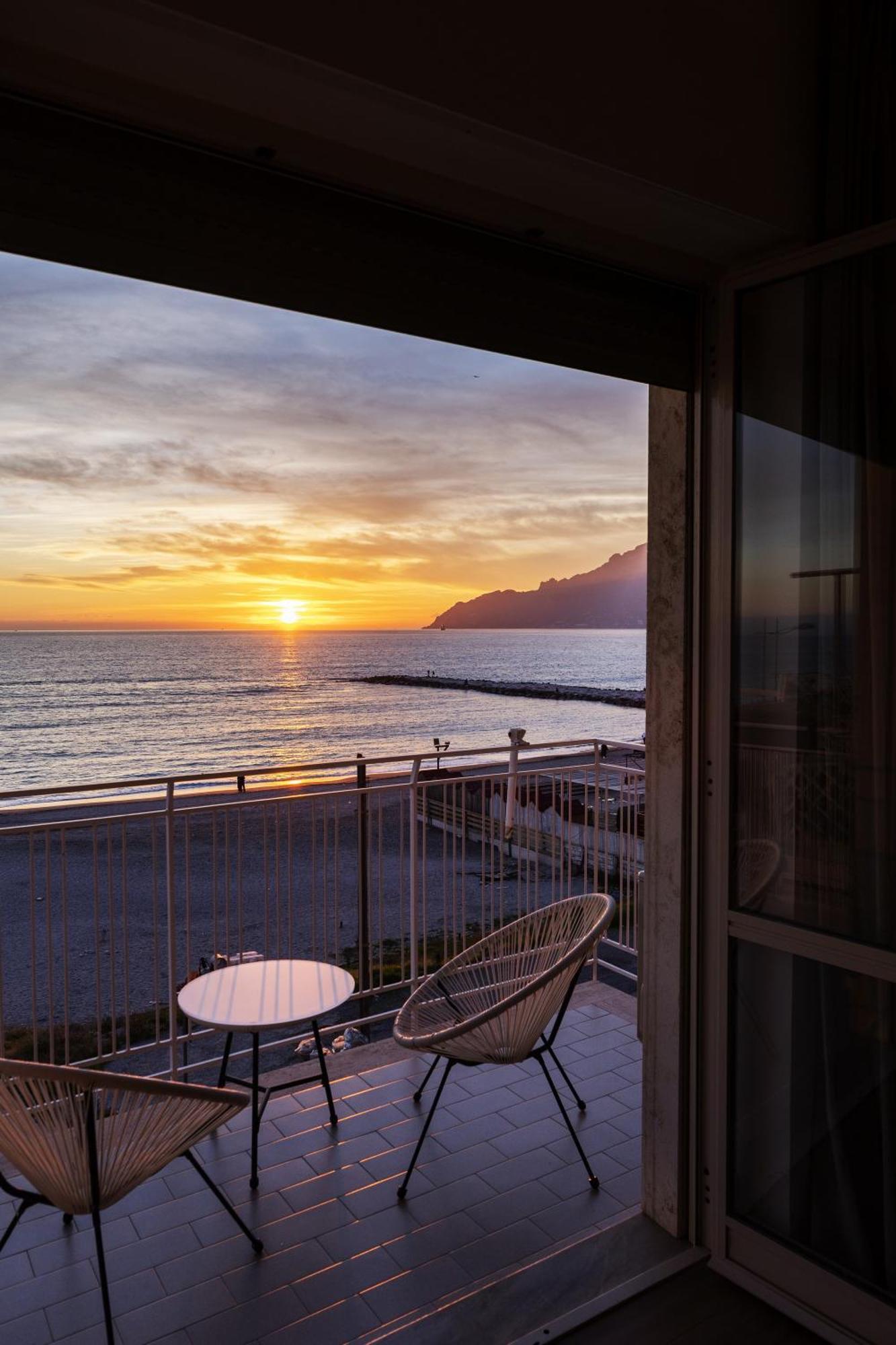 Cas' A Mare - Beachfront Luxury Suites Salerno Esterno foto