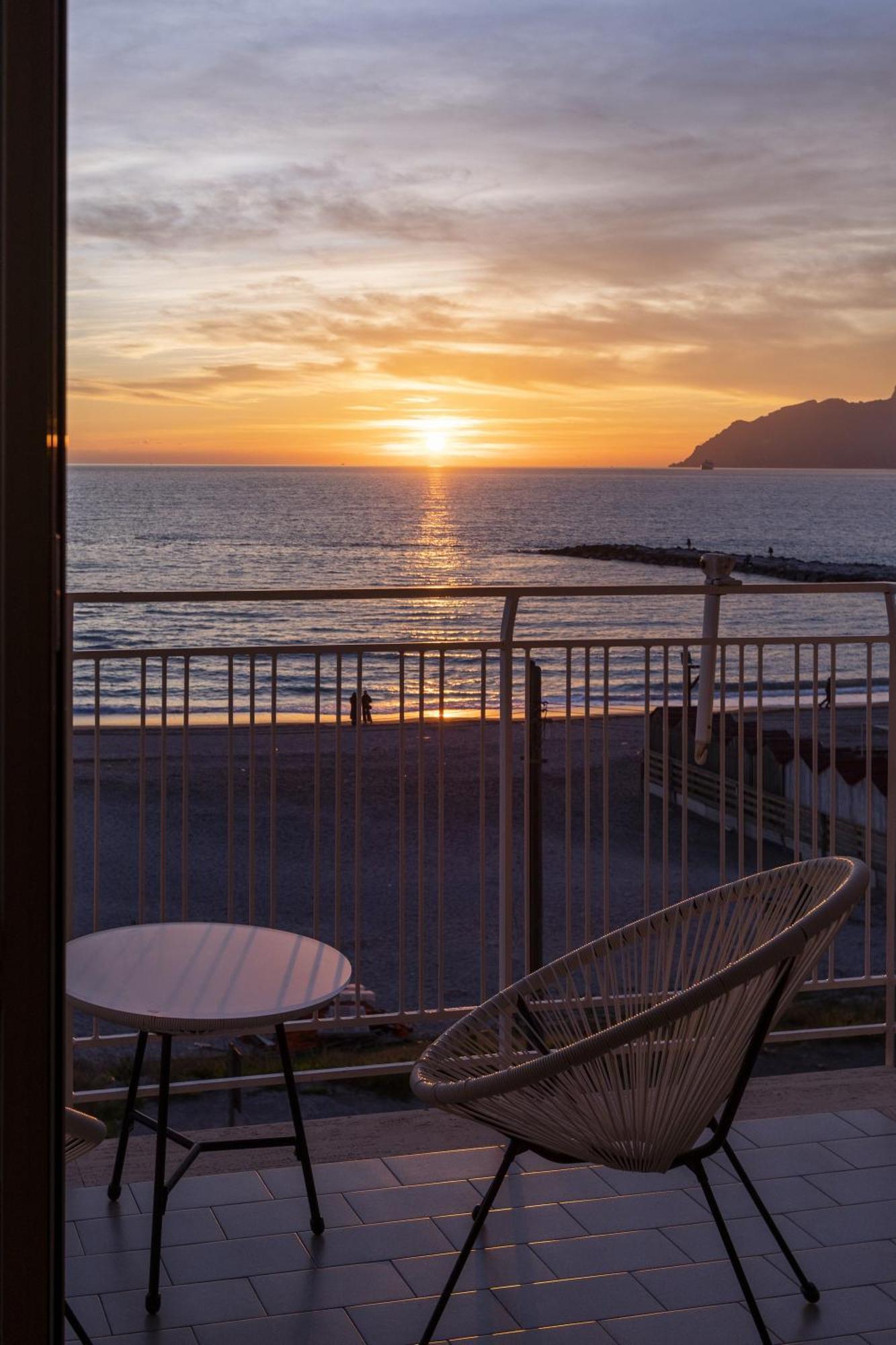 Cas' A Mare - Beachfront Luxury Suites Salerno Esterno foto