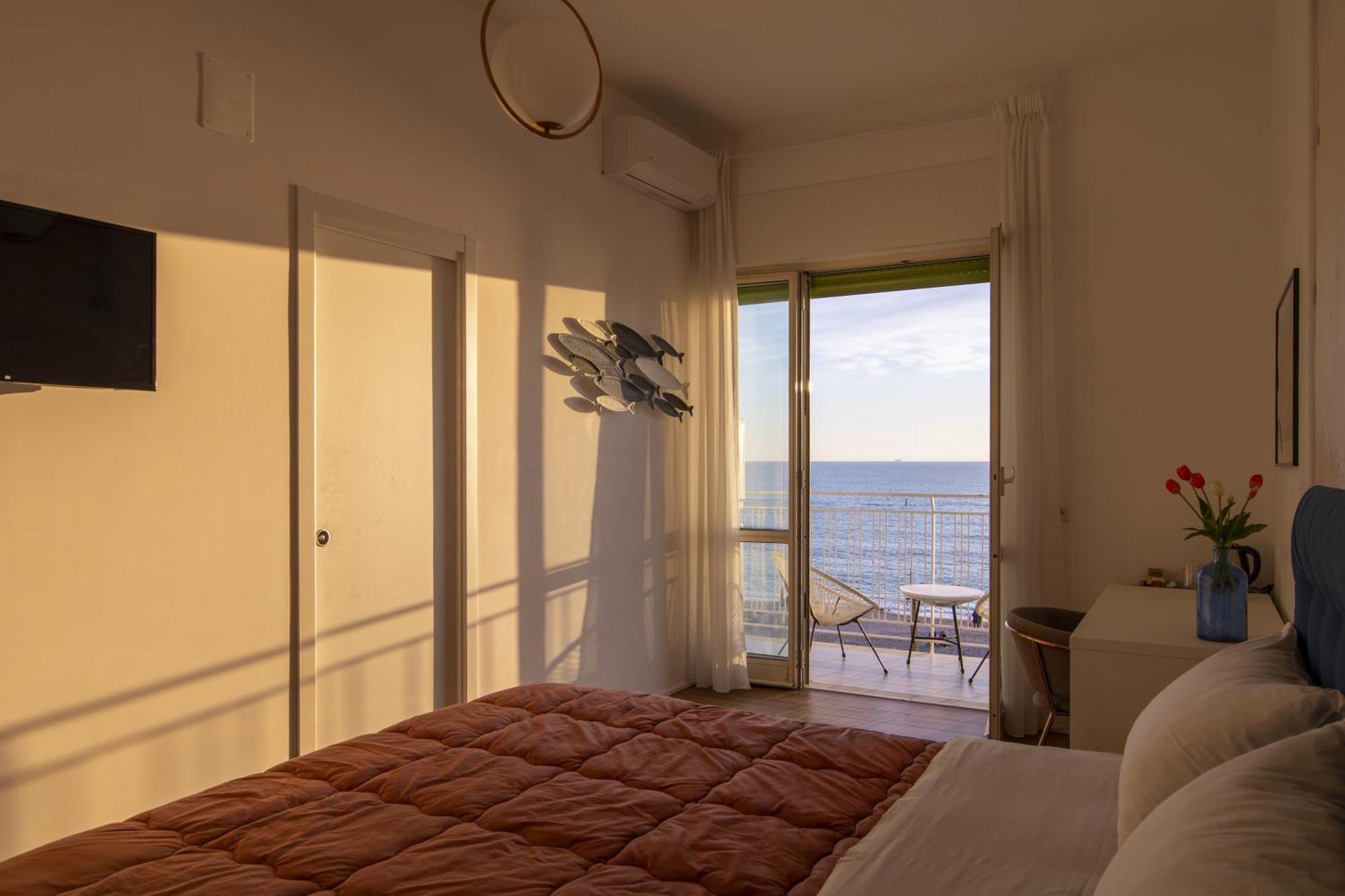 Cas' A Mare - Beachfront Luxury Suites Salerno Esterno foto